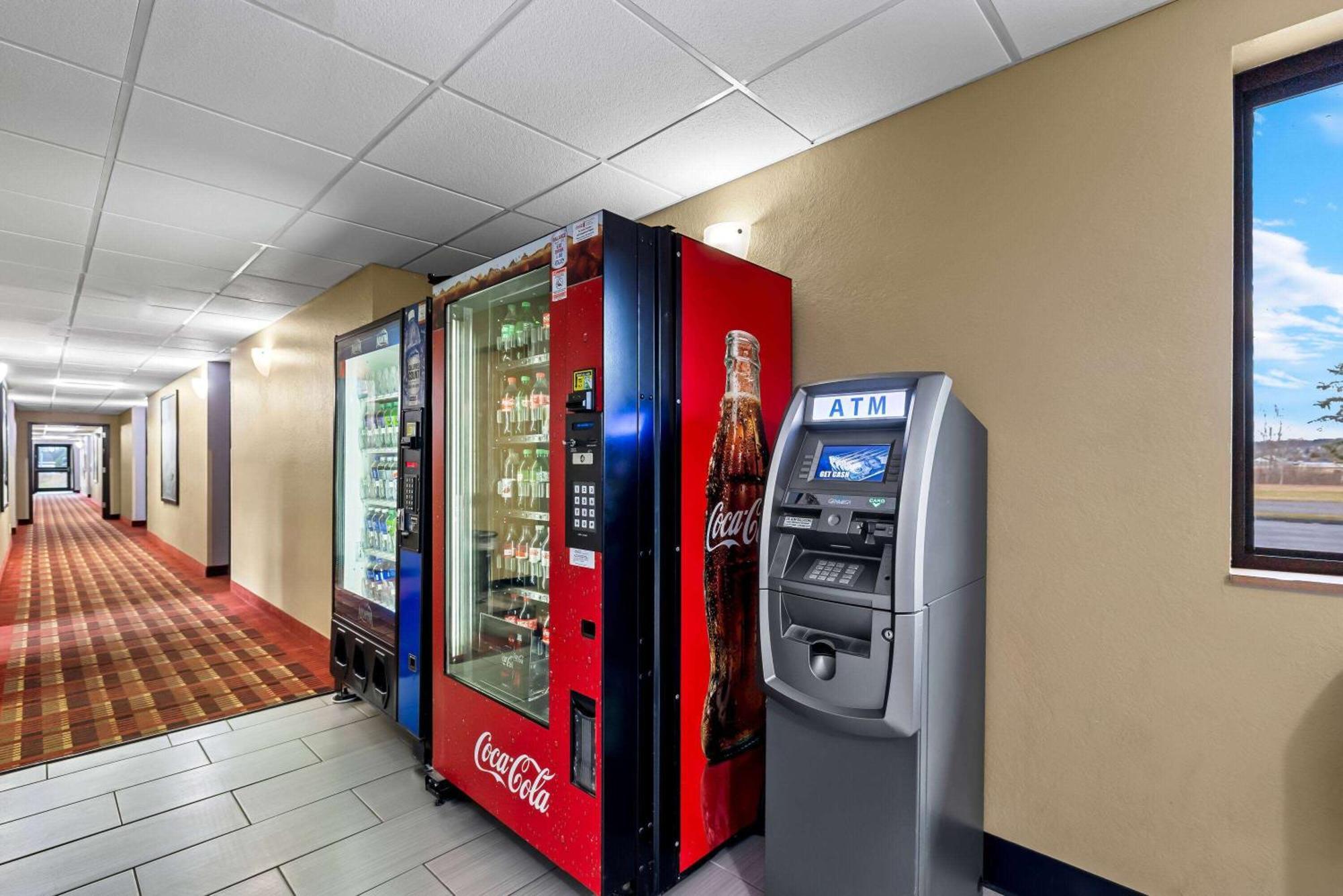 Super 8 By Wyndham Amsterdam Hotell Exteriör bild